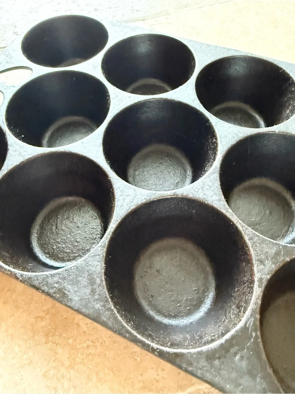 Griswold no. 10 Look Alike Cast Iron Vintage Popover Pan Muffin 11 Count